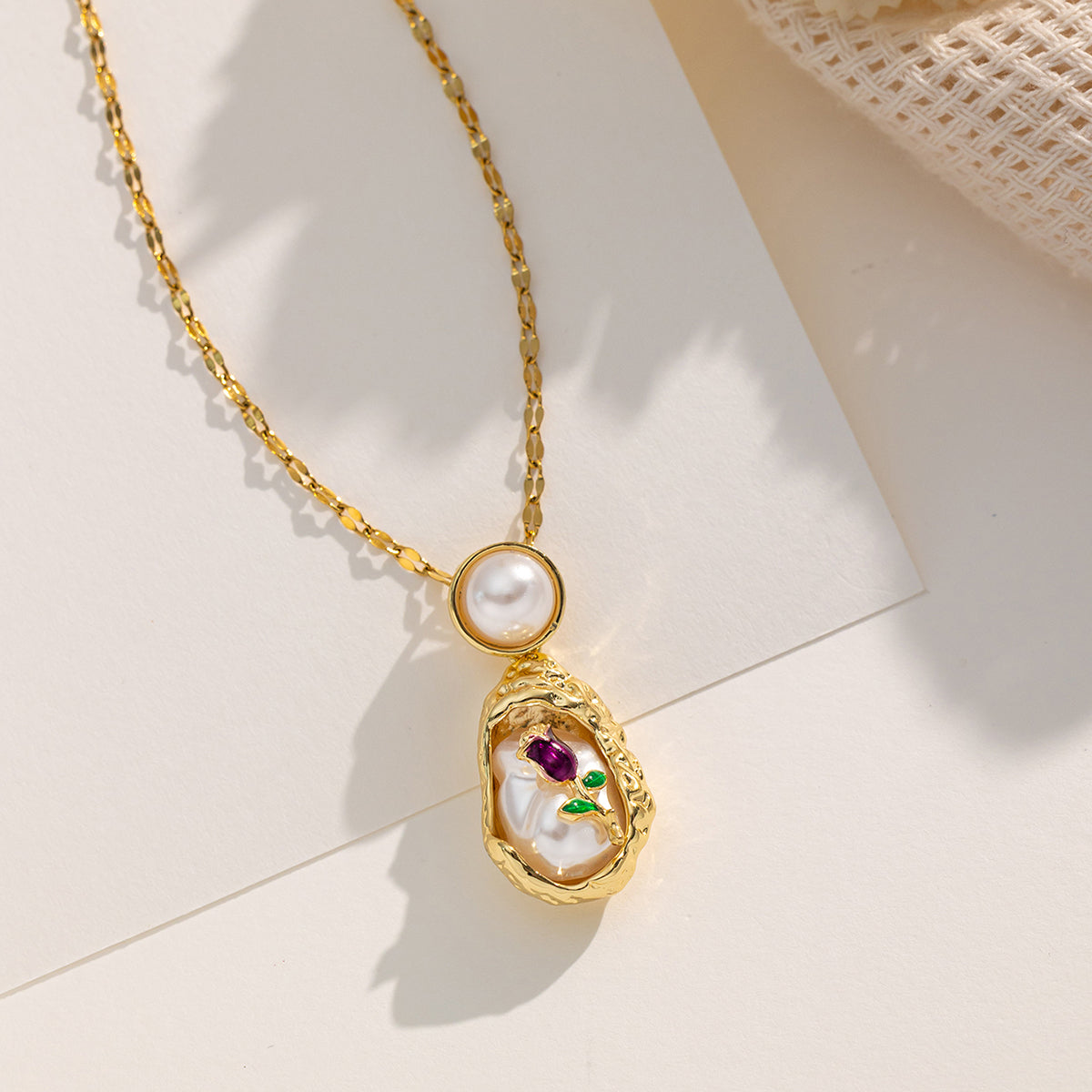 Elegant Irregular Flower Pendant Necklace