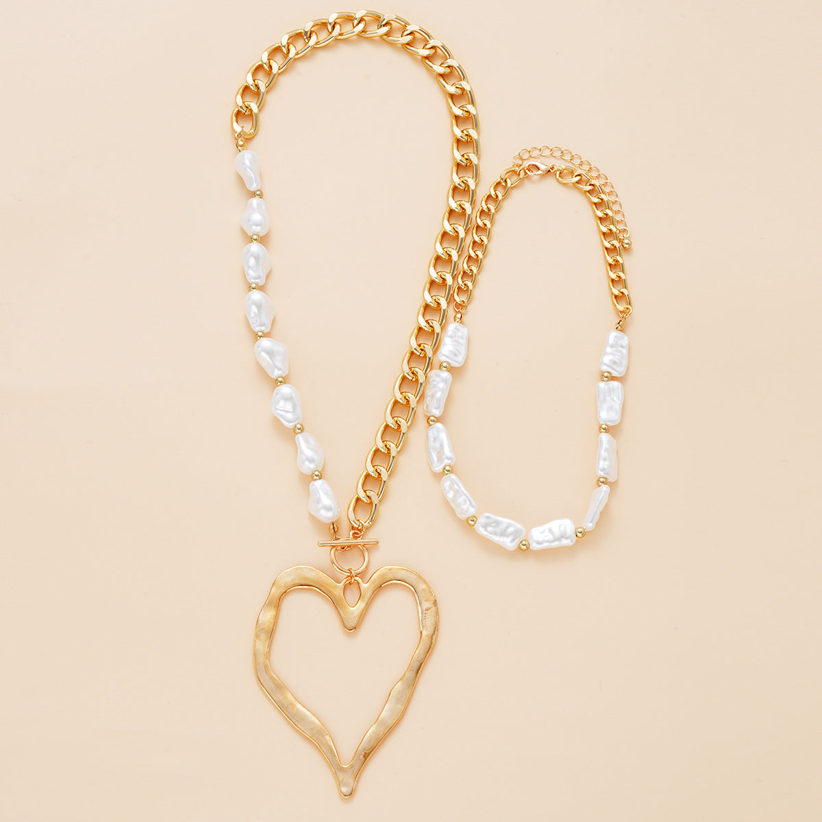 Exaggerated Heart-Shaped Imitation Pearl Statement Necklace