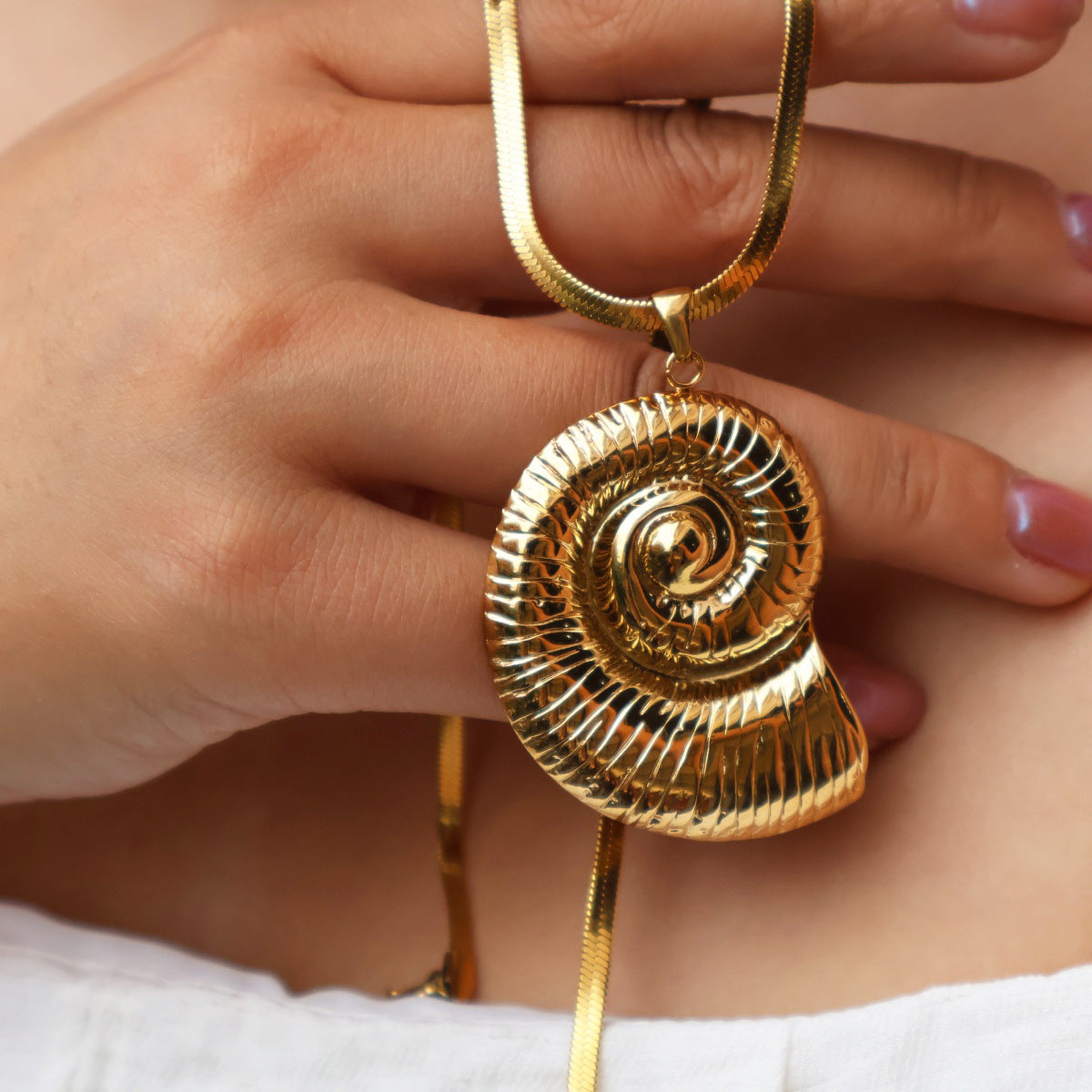 Tropical Oversized Conch Pendant Necklace – 304 Stainless Steel, Blade Chain Design