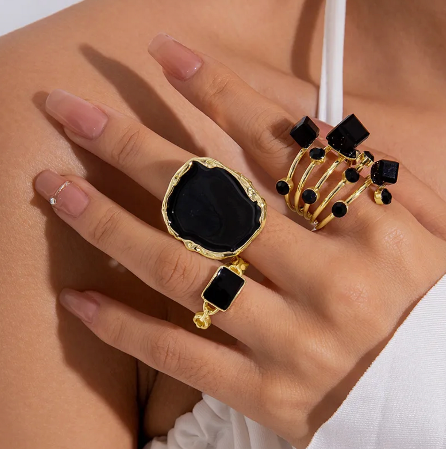 Lisa – Exaggerated Black Geometric Ring