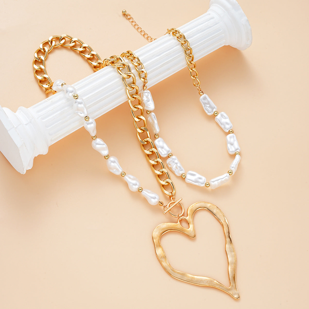 Exaggerated Heart-Shaped Imitation Pearl Statement Necklace