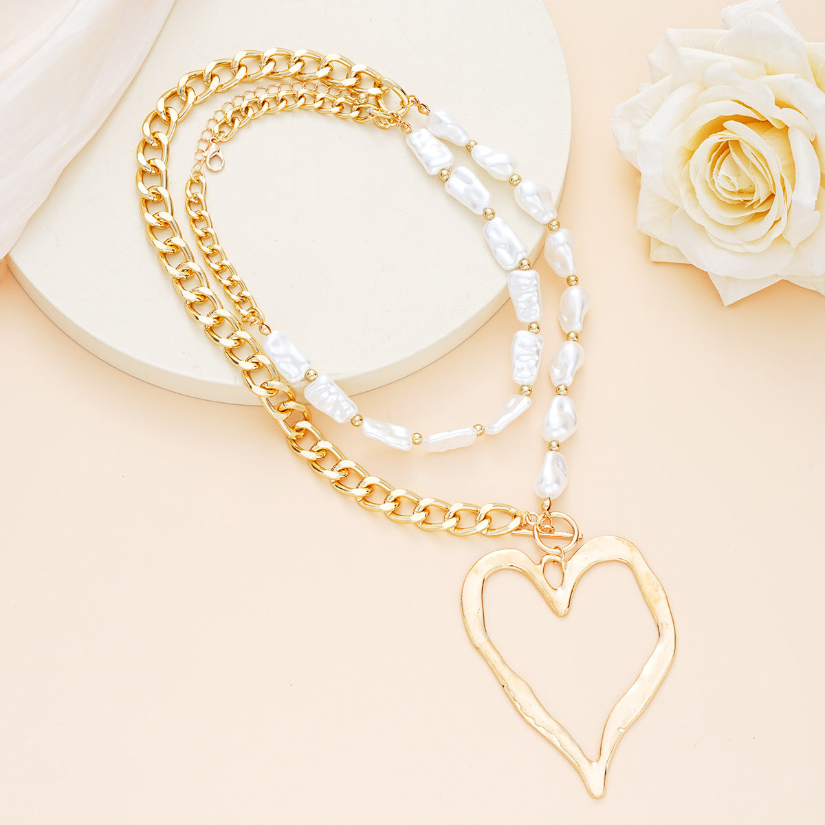 Exaggerated Heart-Shaped Imitation Pearl Statement Necklace
