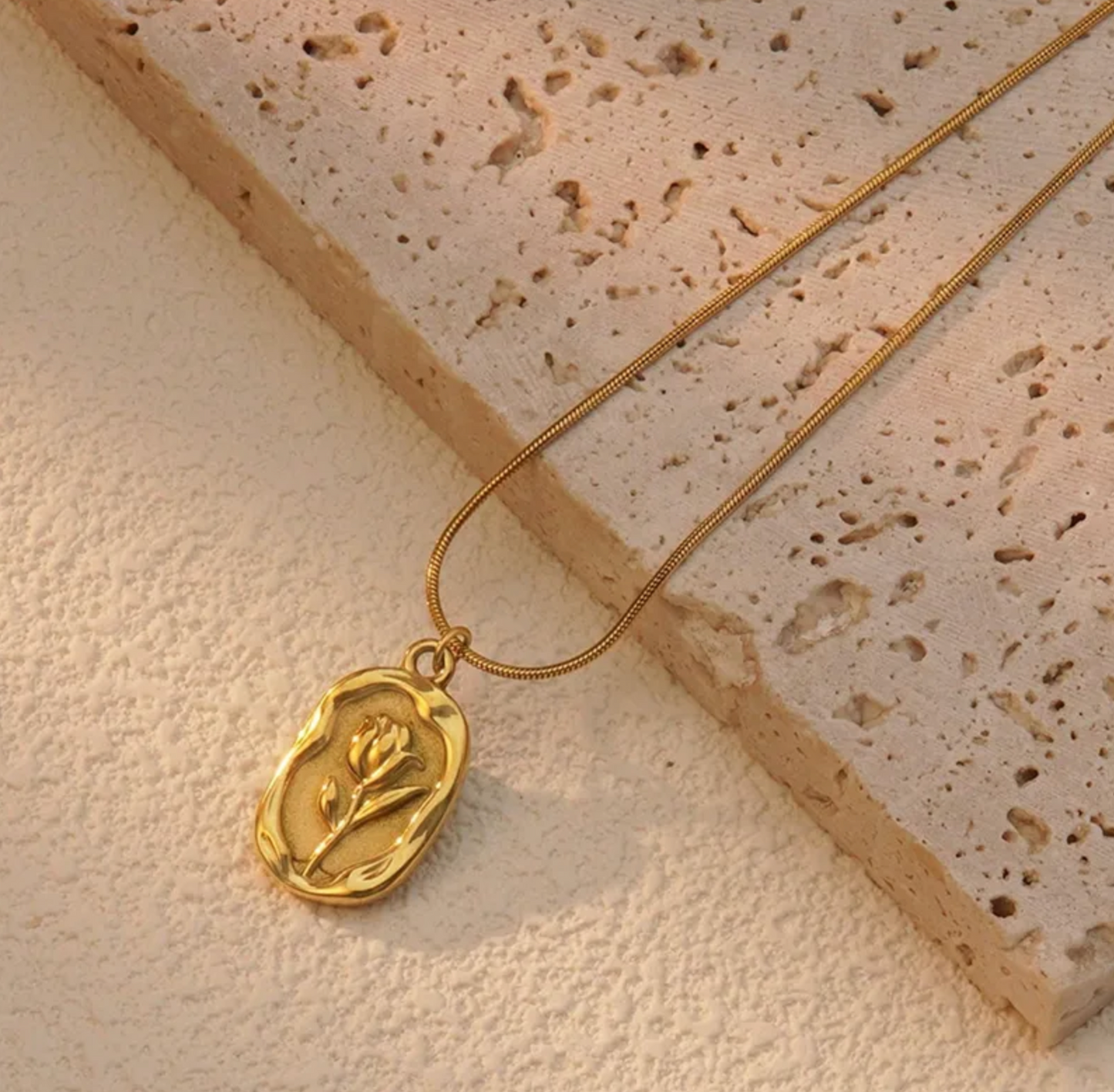 Elegant Tulip Pendant Necklace