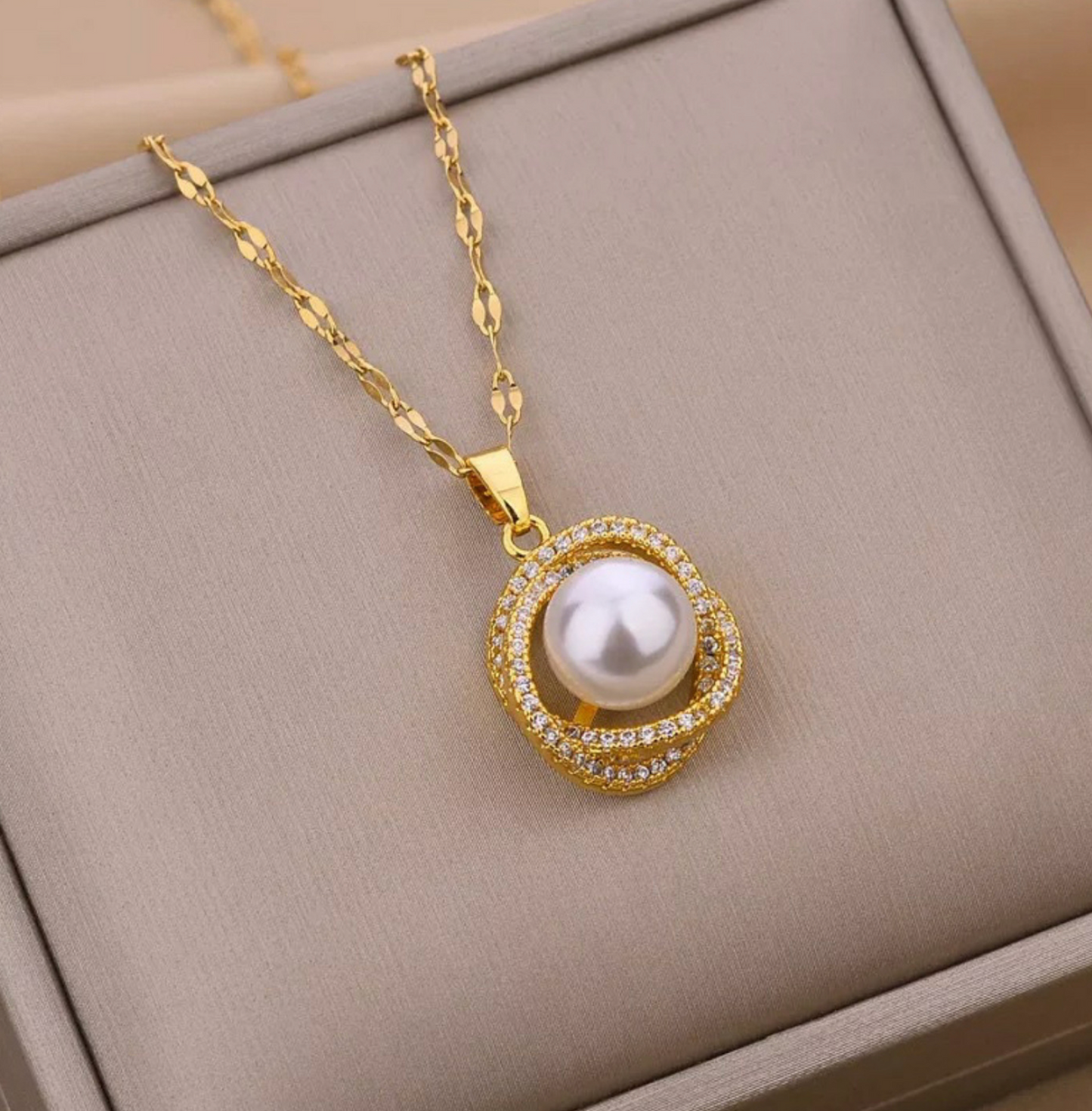 Elegant Round Necklace