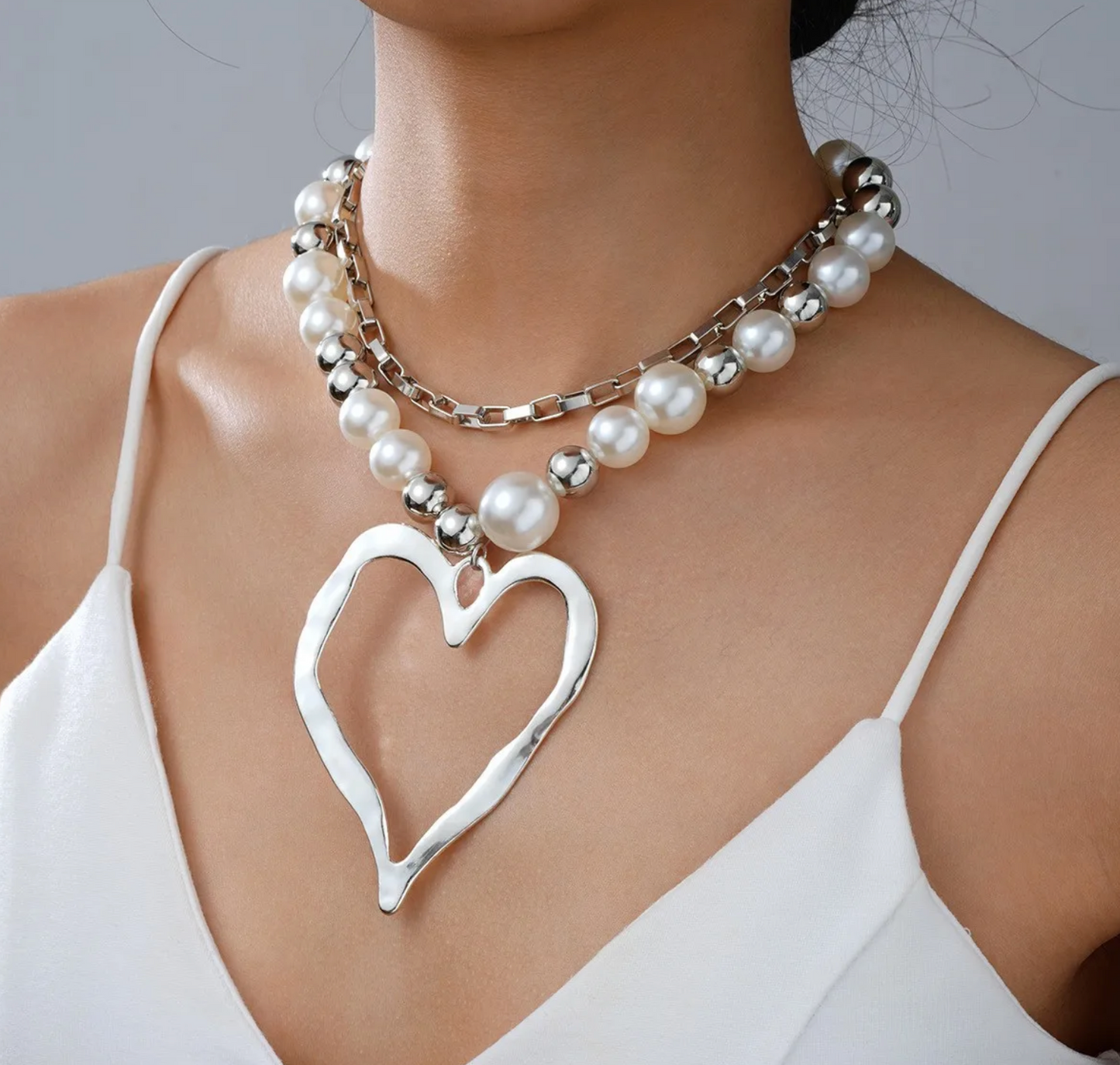 Exaggerated Heart-Shaped Imitation Pearl Statement Necklace